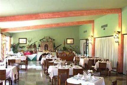 Hotel Bailen خاين المطعم الصورة